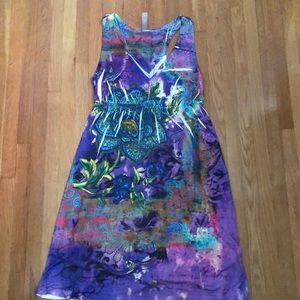 Print dress with V neck.